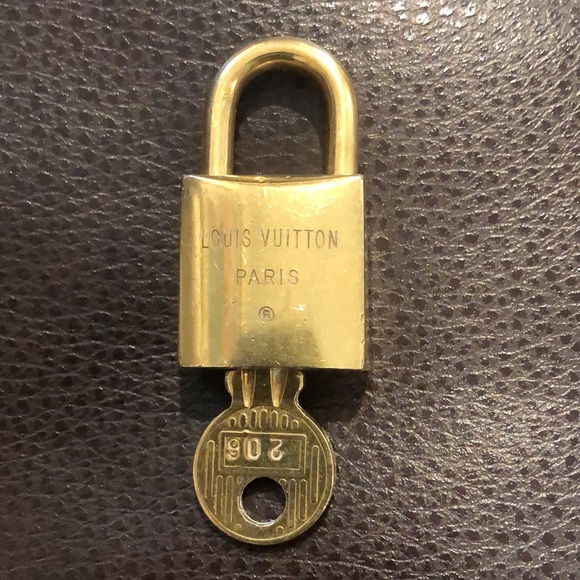 Vintage LV Louis Vuitton Padlock Lock & Key 206 - Picture 3 of 13